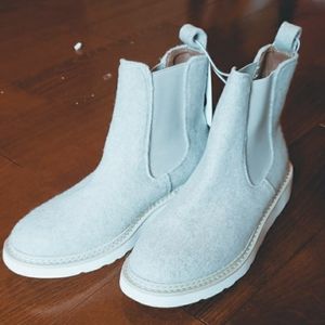 Universal Thread Fuzzy Boots